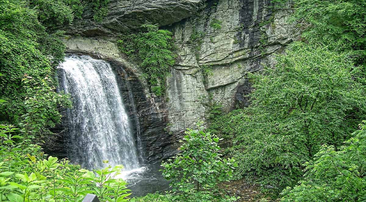 easy_waterfall_hikes_looking_glass_pisgah image easy waterfall hikes looking glass pisgah