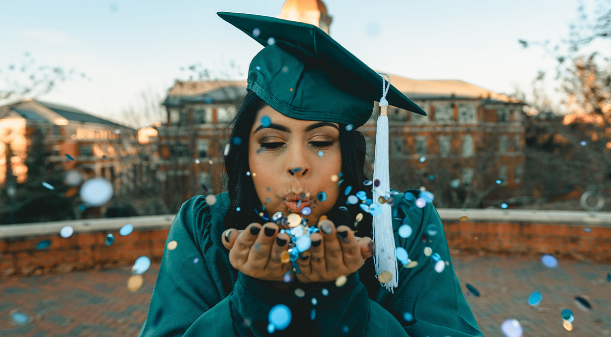 host your grad party at dueling piano bar