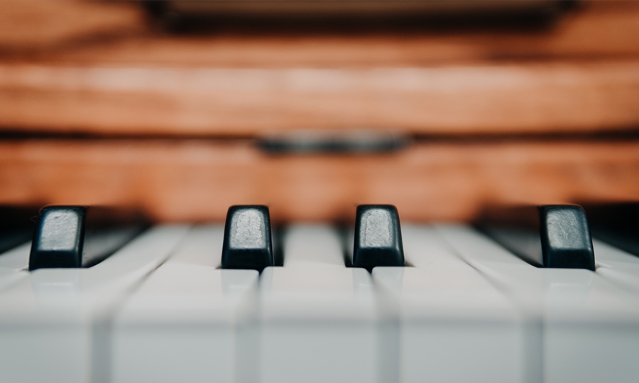 What Are Dueling Pianos?